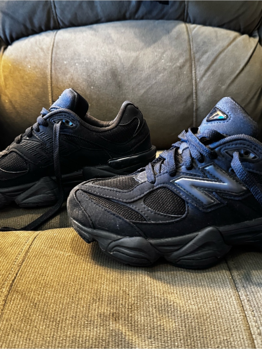 New Balance 9060 Kids Black Athletic Sneakers 5.5 Women 7